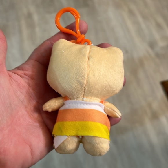 Hello Kitty vac pac clip Halloween candy corn outfit super cute like new - Picture 2 of 3